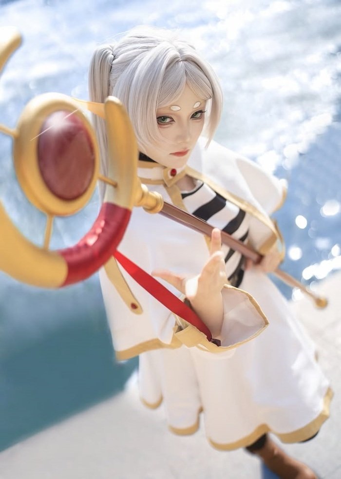 ảnh cosplay frieren siêu yêu