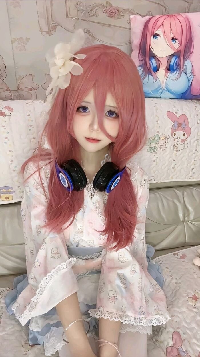 ảnh miku nakano cosplay đáng yêu
