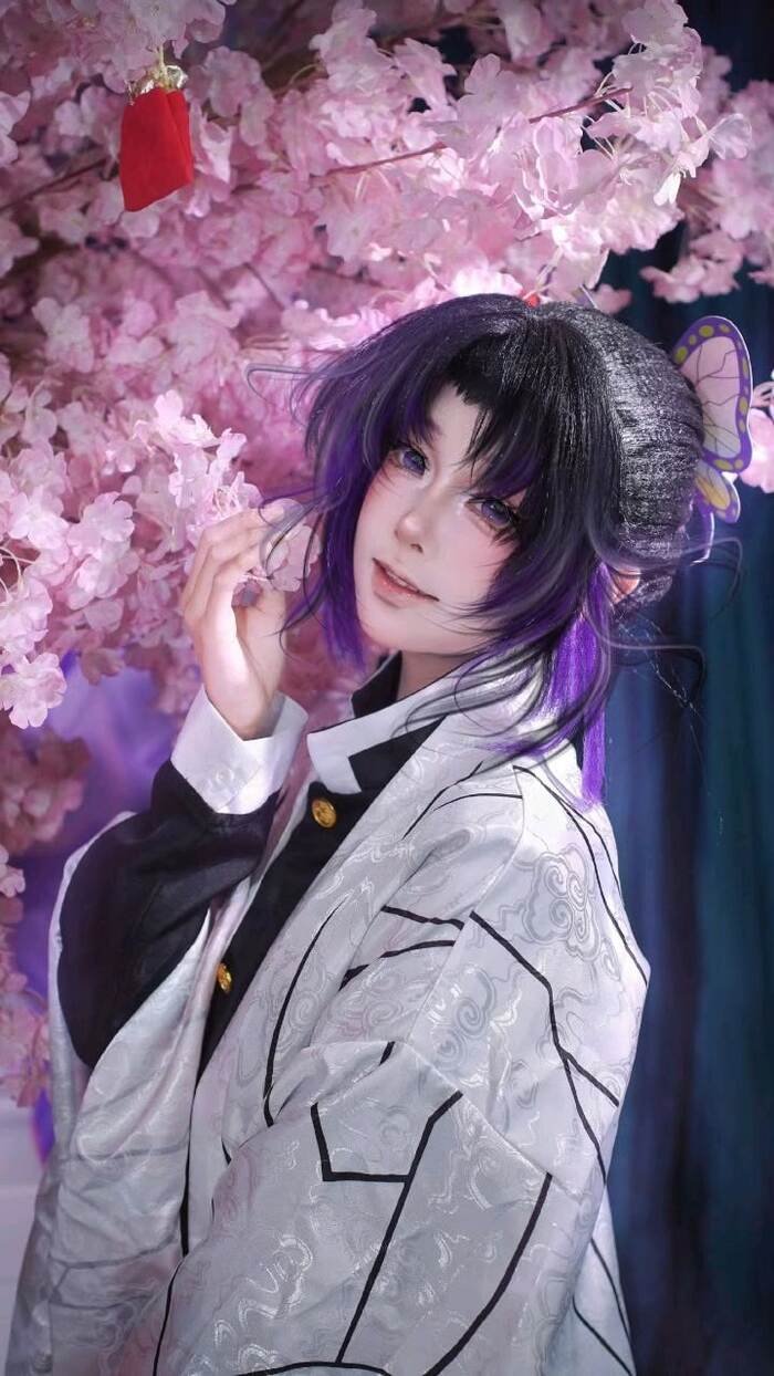 ảnh shinobu cosplay bánh cuốn