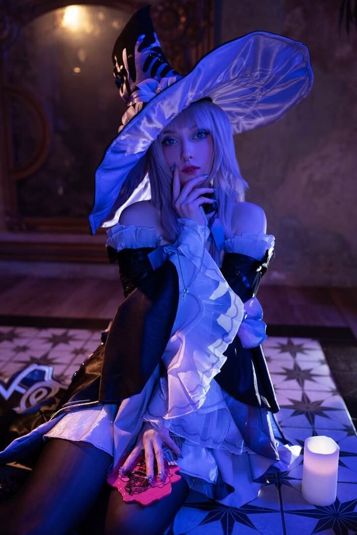 ảnh cosplay phù thủy bí ẩn