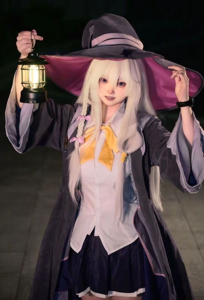 ảnh cosplay phù thủy xinh