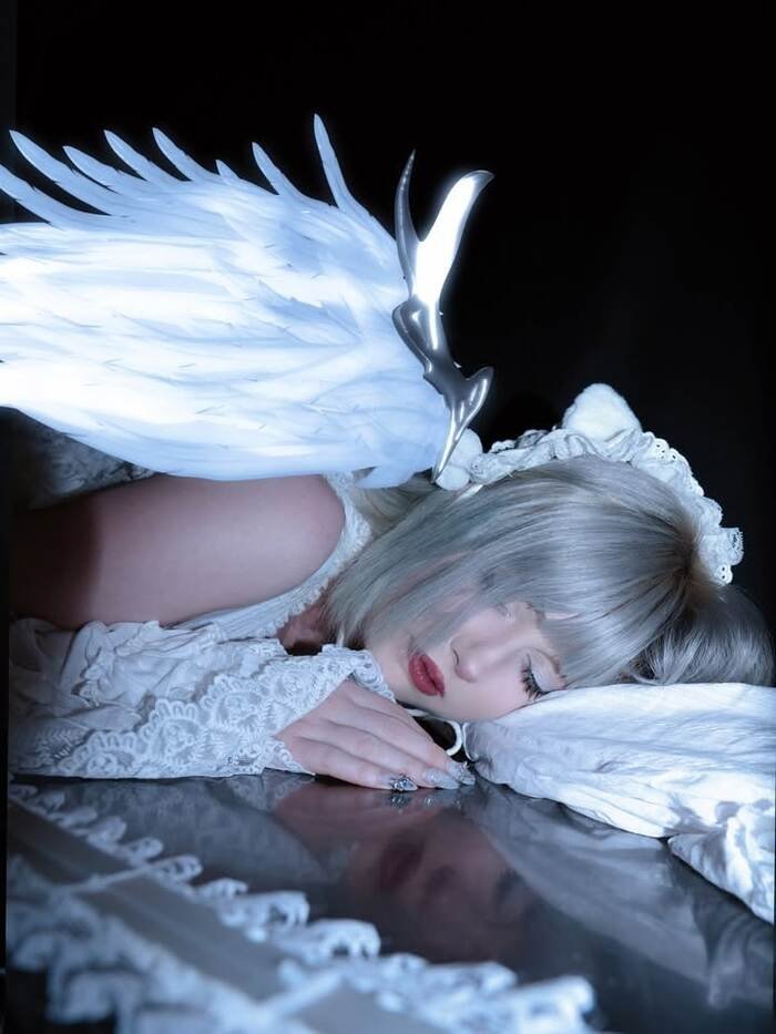 ảnh cosplay thiên thần cool ngầu