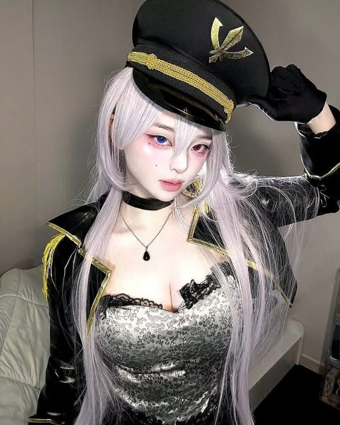 cosplay cảnh sát đẹp ngầu