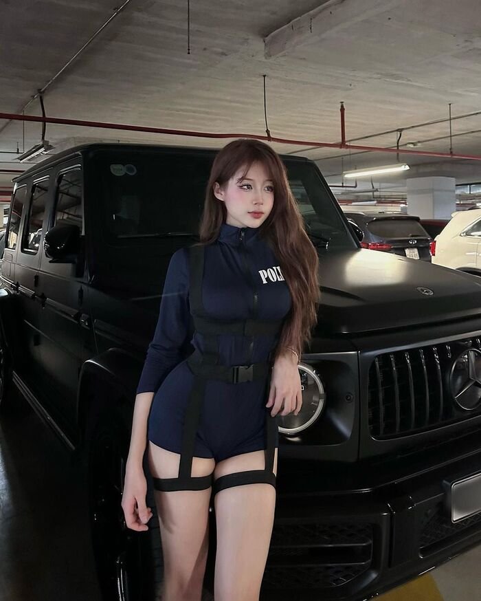 cosplay cảnh sát sexy múp