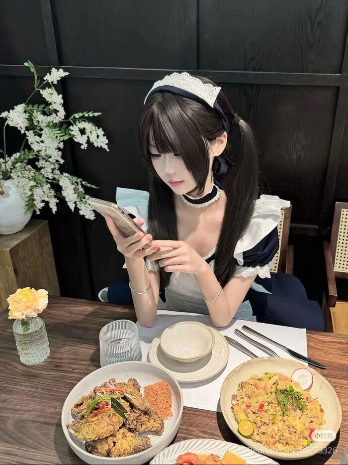 cosplay hầu gái ngầu