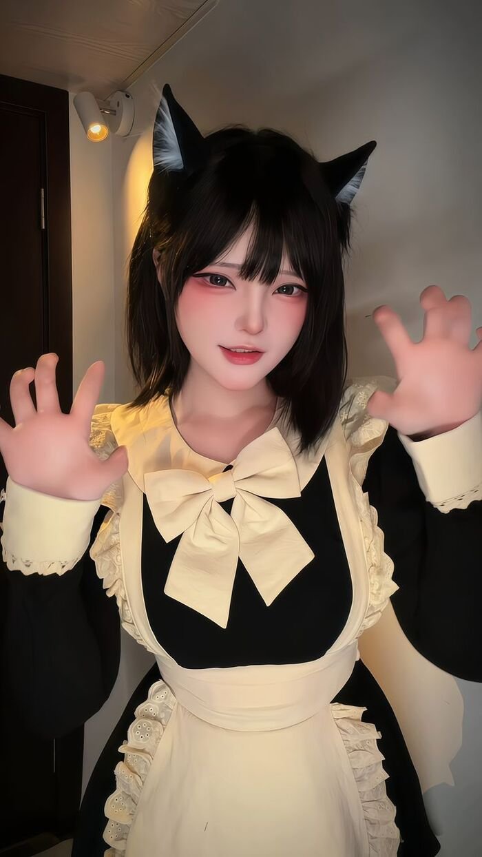 cosplay hầu gái xịn