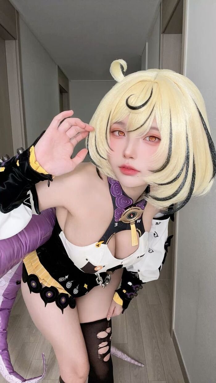 cosplay lộ hàng slay