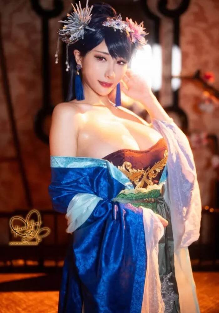 cosplay lộ hàng vó to