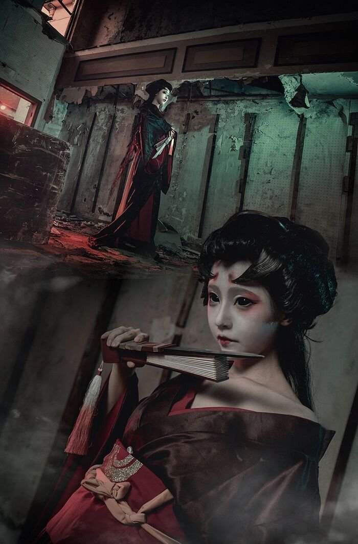 cosplay ma nữ tắm tối