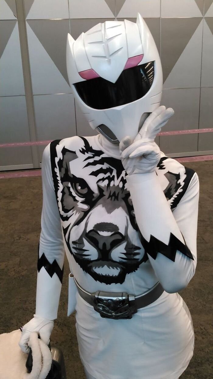 cosplay siêu nhân trắng
