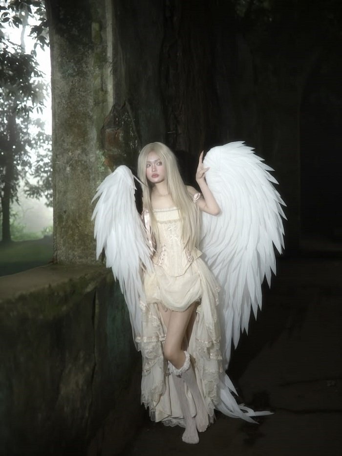 cosplay thiên thần ảo